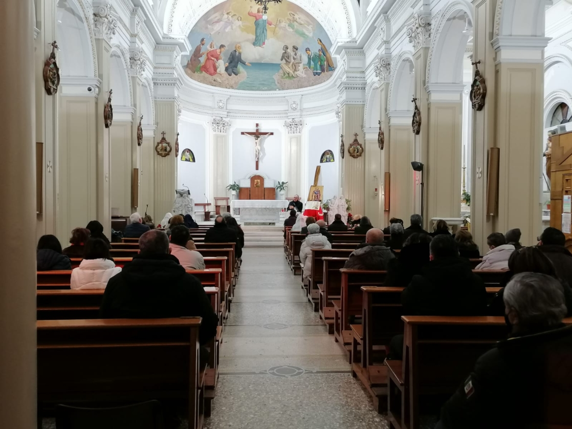 serata di giochi in famiglia in chiesa